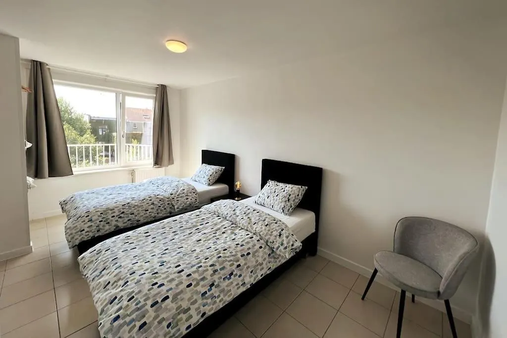 Bright, Spacious Apartment Nearby Beach 오스텐드