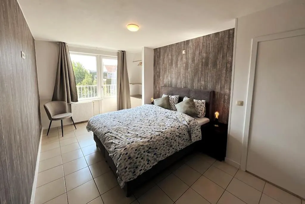 Bright, Spacious Apartment Nearby Beach 오스텐드