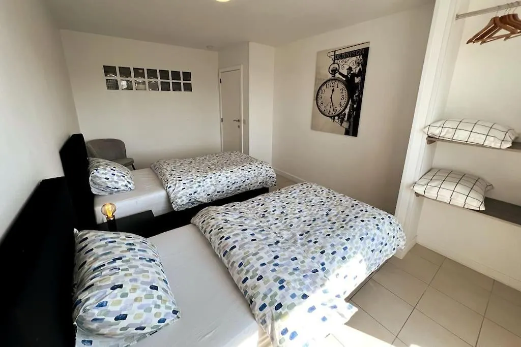 Bright, Spacious Apartment Nearby Beach 오스텐드 벨기에