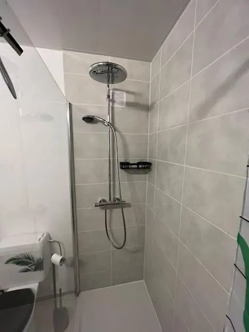 Bright, Spacious Apartment Nearby Beach 奥斯滕德 0*,  比利时
