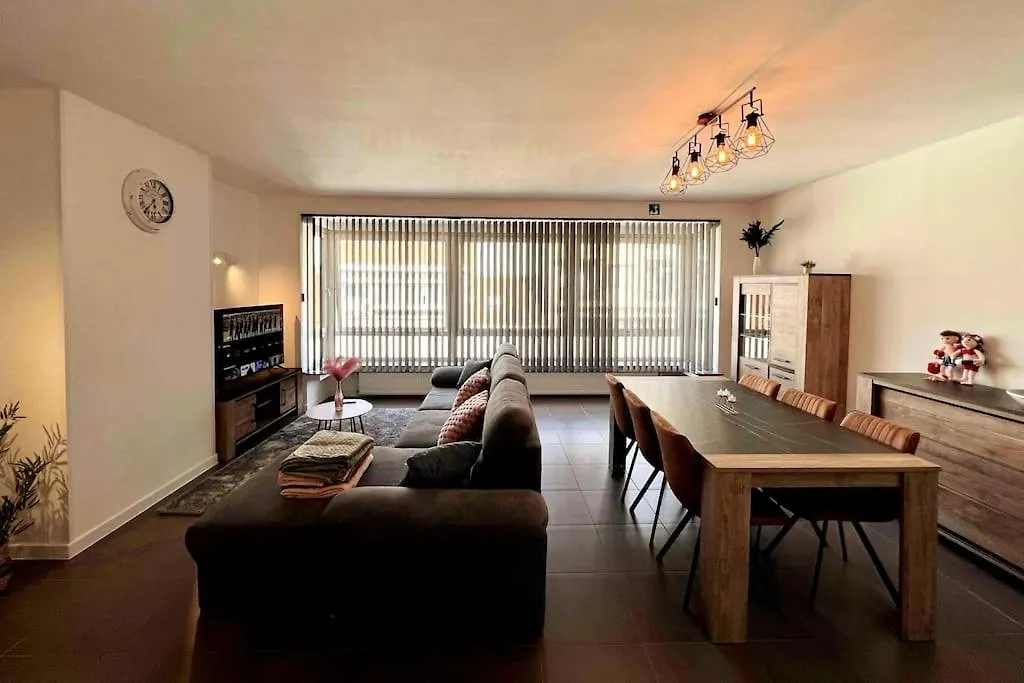 Bright, Spacious Apartment Nearby Beach 奥斯滕德