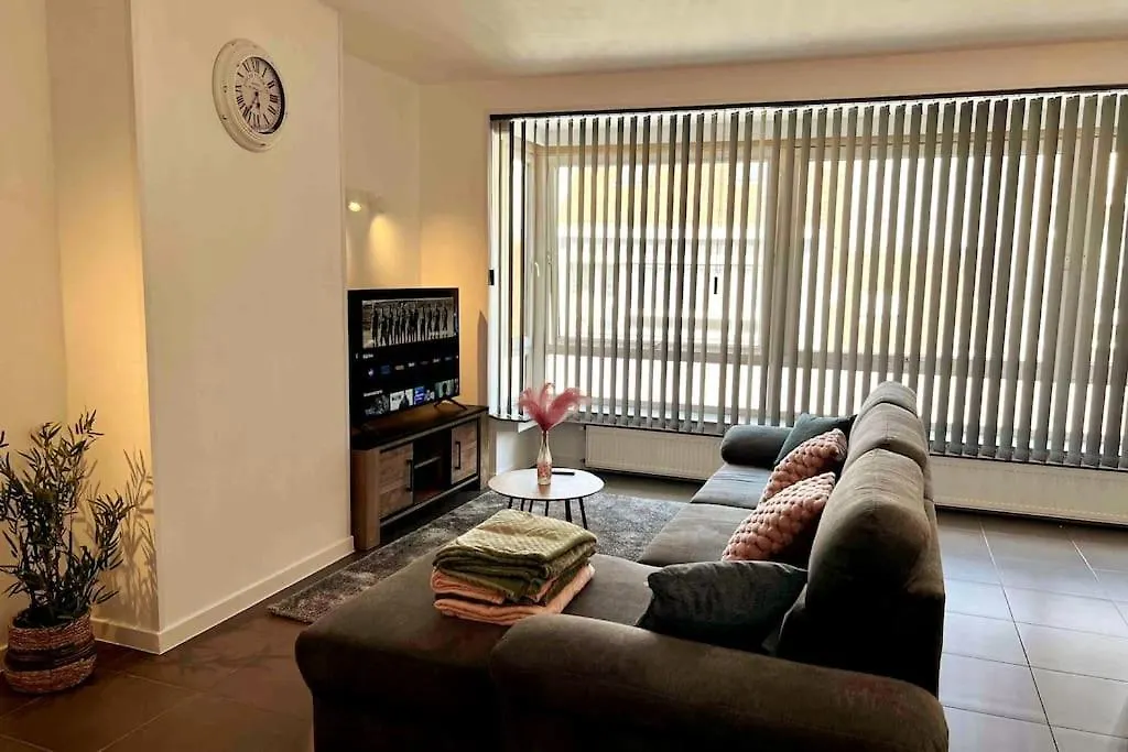 Bright, Spacious Apartment Nearby Beach 奥斯滕德